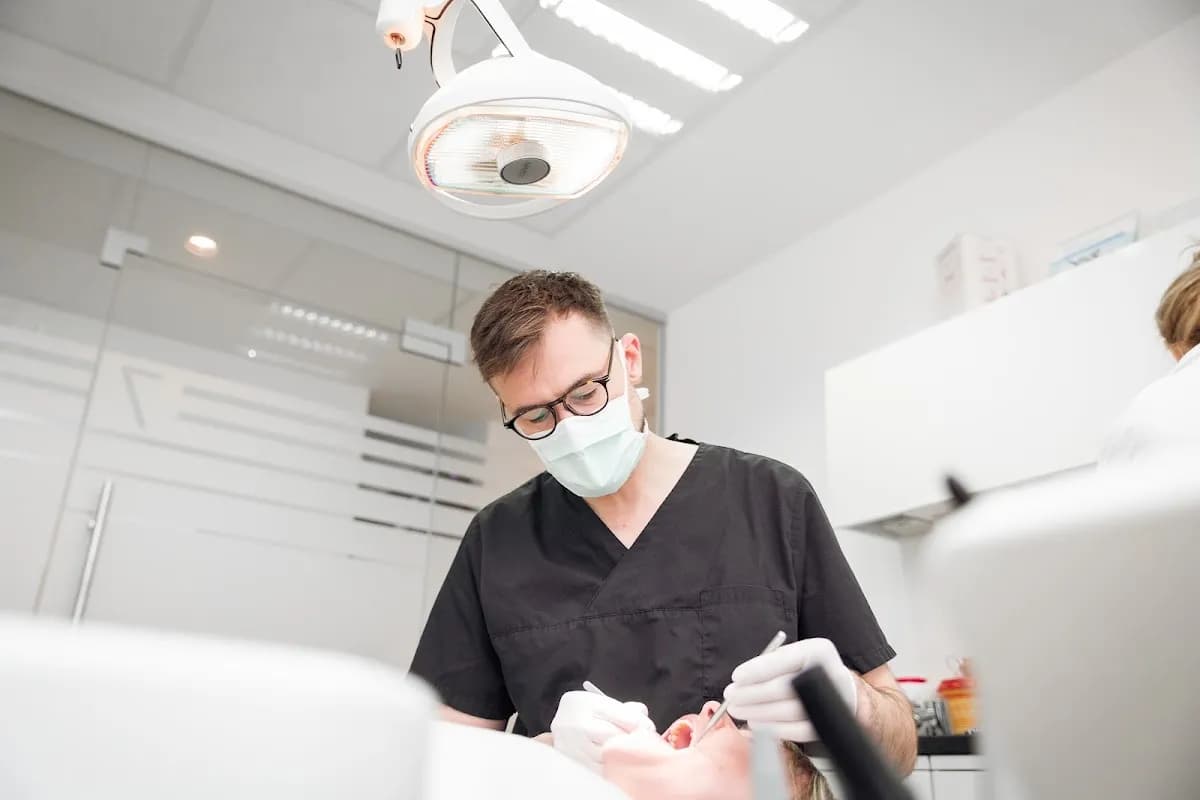 Zahnzentrum SMILZ – Dr. Janowski & Kollegen – Düsseldorf-Holthausen — Foto aus dem Google-Eintrag der Praxis