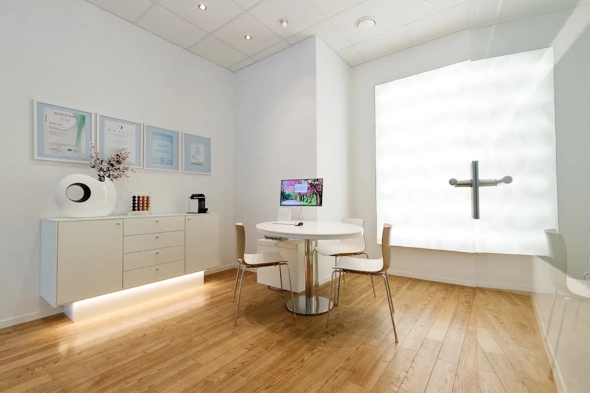Zahnzentrum Stuttgart Dr. Lange — Foto aus dem Google-Eintrag der Praxis